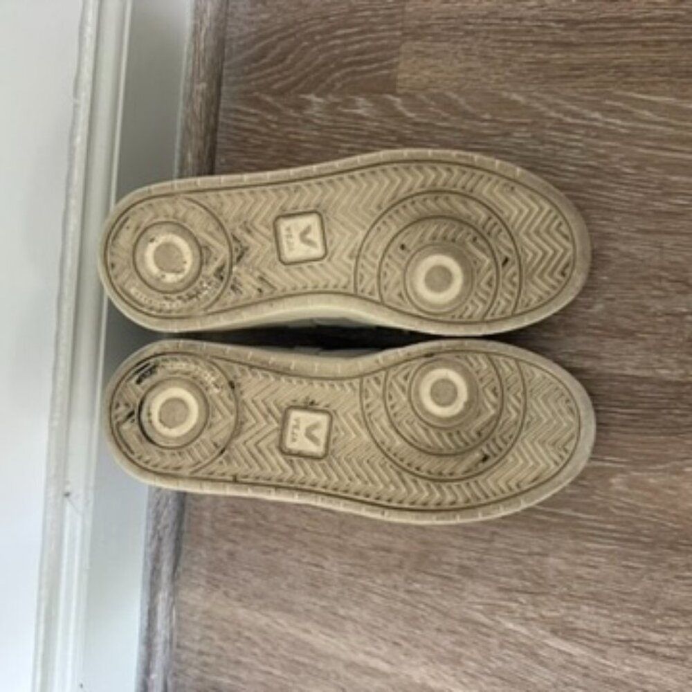 🟡 Veja V-12 Leather Sneaker - Picture 6 of 7